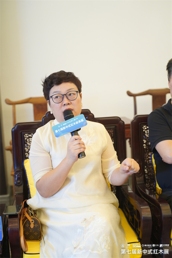 全联艺术红木家具专业委员会专家顾问、华南农业大学研究生导师郭琼参与讨论