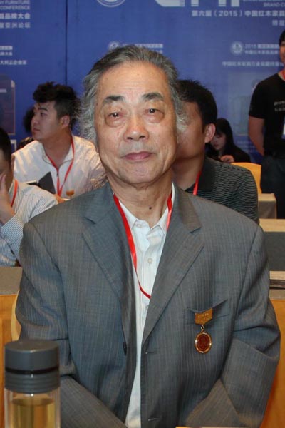 濮安国 中国红木文化研究院院长、全联艺术红木家具专委会专家顾问、著名明式家具学者