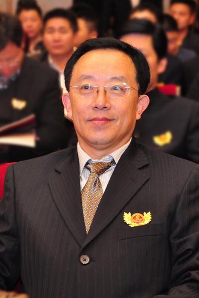 李凯夫 华南农业大学博士生导师、全联艺术红木家具专委会专家顾问、中国红木家具品牌盛典专家顾问及评委