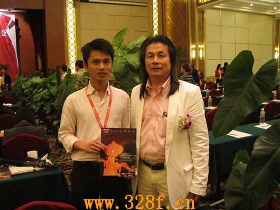 中国家具协会专业委员会副主任-伍炳亮与我站林经理合影