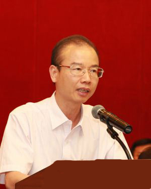 新会古典家具行业协会会长邱德厚