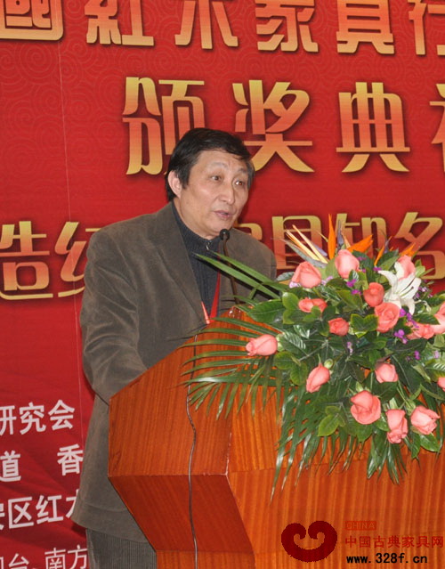 曹静楼-中国文物学会收藏鉴定委员会副会长,中国文物学会专家委员会专家,原故宫博物院文保科技部主任