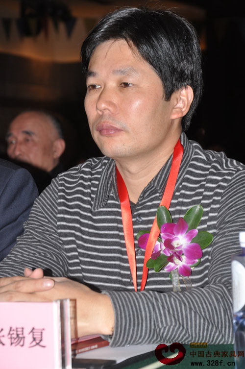 东成红木董事长张锡复