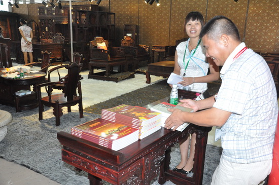 中国古典家具网参加名家具展摄影