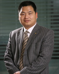 浙江中信红木家具公司董事长  李忠信