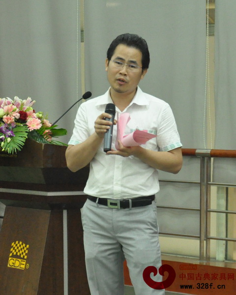 《傢·财富》杂志主编刘杰主持第二轮对话