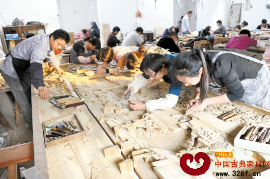 大型海洋经济题材木雕作品即将现世