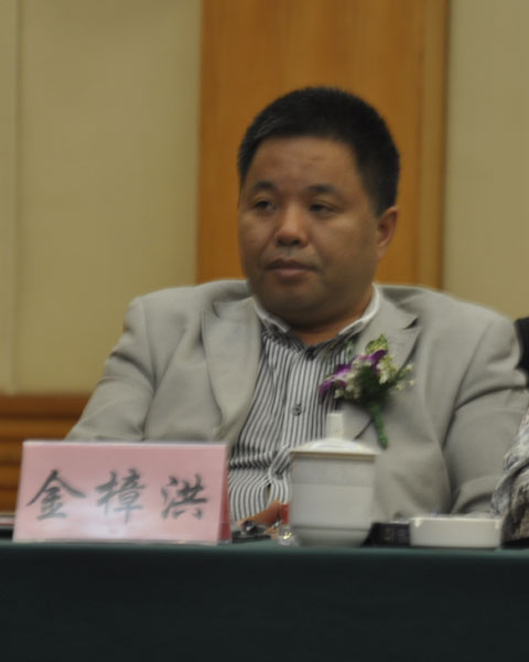 浙江年年红家具富典事业部总经理金樟洪