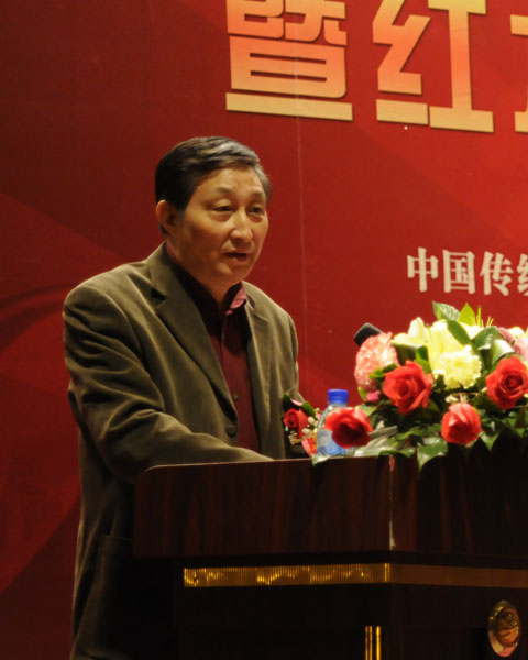 曹静楼 中国文物学会收藏鉴定委员会副会长,中国文物学会专家委员会专家，原故宫博物院文保科技部主任