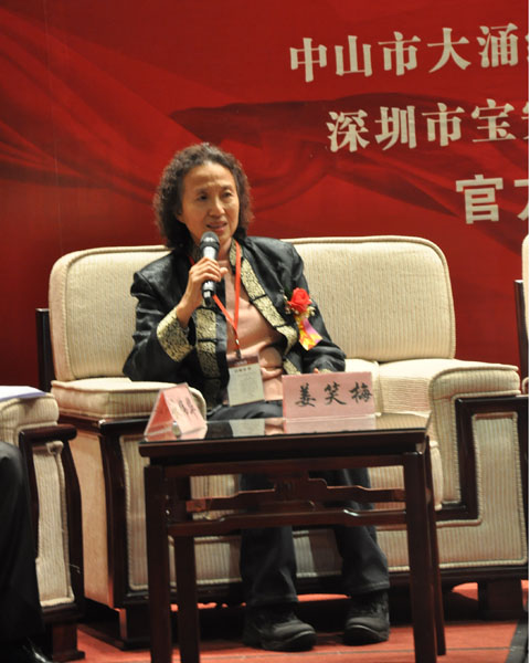 姜笑梅 中国林产工业协会红木分会主任委员、木材专家