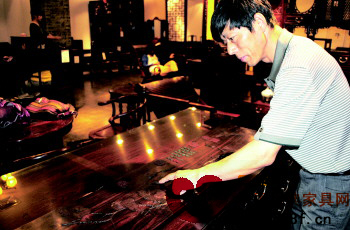 红木家具拼工艺 百万年薪聘工人