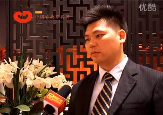 东莞国寿红木营销总监王耀佳在2012中式（红木）家具领袖峰会结束后接受中国古典家具网记者采访