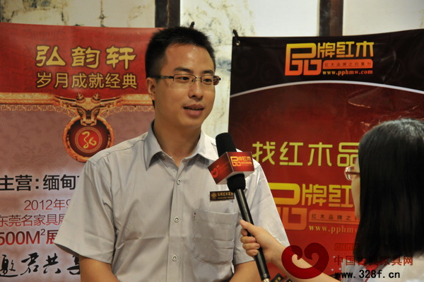 中国古典家具网记者采访弘韵轩经理向涛
