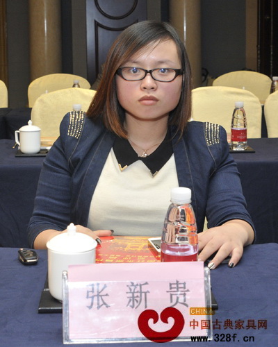 张静怡（东阳市兴成红木董事长助理）