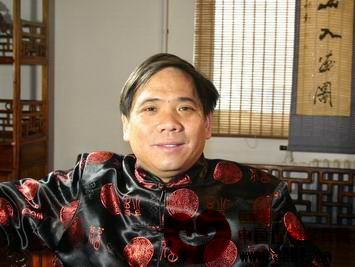 北京市劲飞红木家具厂董事长吴新建