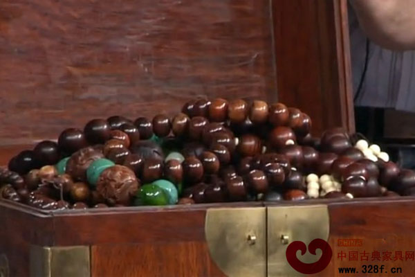 理财：手腕上的财富 黄花梨手串（视频）