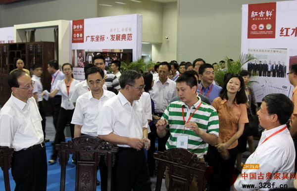 广东省委书记胡春华亲临红古轩旅博会展位