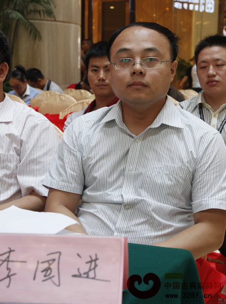 东成红木董事长助理李国进