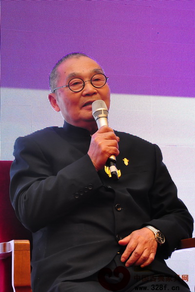 胡景初：企业要用两条腿走路