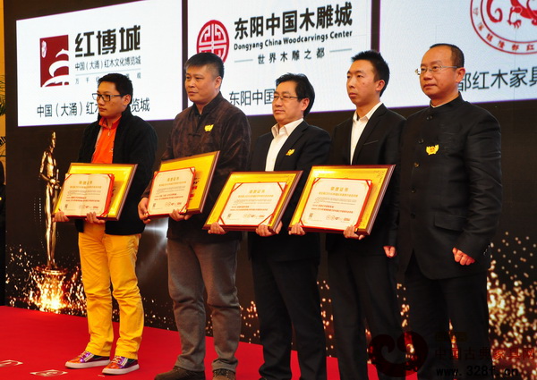 东阳中国木雕城闪耀人民大会堂，斩获最具影响力专业市场