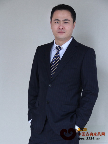 东阳市千百年红木家具有限公司营销总监谢纪征