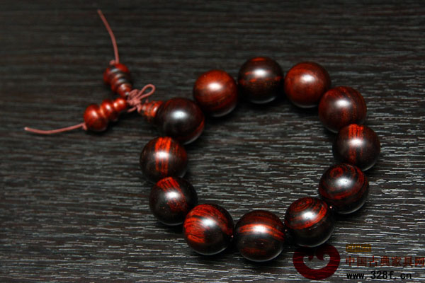 红木手串搭配技巧
