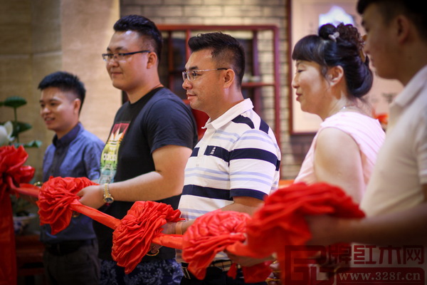 东莞名家具展前夕  国寿红木世外桃源忙开店
