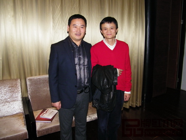 雅典红木董事长包海深：红木家具行业前景光明