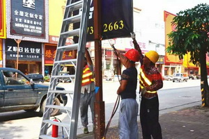 中山大涌整治违规灯旗广告 红木企业需做好自我排查