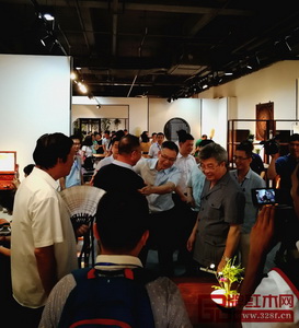鲁班木艺经典明式家具得盛赞，斩获新中式大会“金钻奖”
