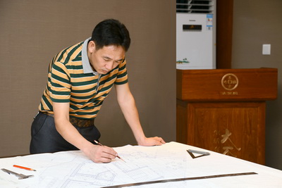 集古韵今陈新平：红木界的“浙商”精神