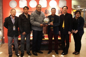 红木家具大放异彩 缅甸商会会长盛赞红古轩