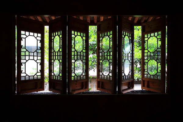 夏日消暑图，贪恋窗前好风景