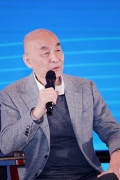 邵湘文 中国传统工艺大师、全联艺术红木家具专委会主席团主席、深圳市宜雅红木家具艺术品有限公司（泰和园）董事长