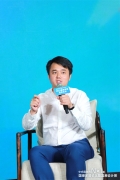 林伟华 全联艺术红木家具专业委员会执行会长，中山市红木古典家具学会会长，品牌红木创始人、CEO林伟华