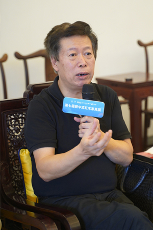 许柏鸣 南京林业大学家具与工业设计学院教授、博士生导师，深圳家具研究开发院院长 ，中国家具设计专业指导委员会副主任委员