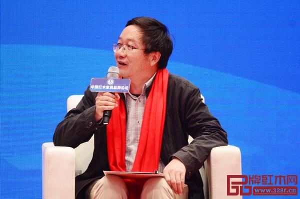 全联艺术红木家具专业委员会专家顾问、深圳大学家具设计研究所所长唐开军 全联艺术红木家具专业委员会专家顾问、深圳大学家具设计研究所所长唐开军