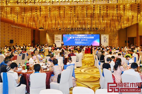 2018 中国(中山)新中式红木家具展招待晚宴现场 2018 中国(中山)新中式红木家具展招待晚宴现场
