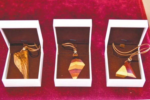 一大波“土”创意出炉 红木特色旅游商品精美诱人