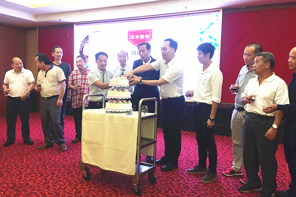 南海红木行业协会迎来一周岁，抱团发展打造共赢平台