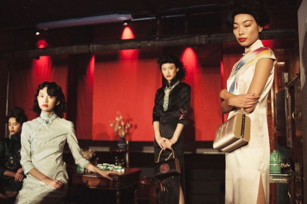 红木家具与珠宝鞋 带你从伦敦时装周穿越回40年代上海