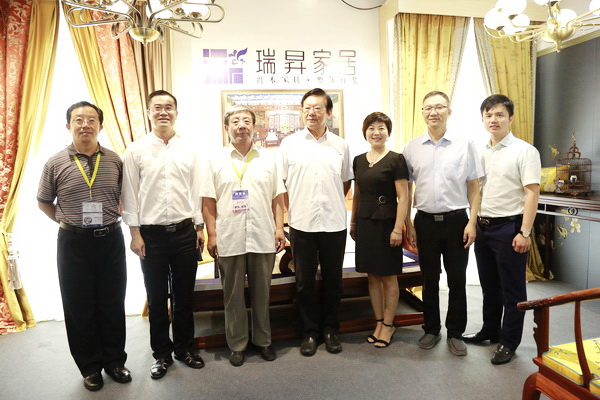 瑞昇家居亮相新意思设计展，受众多领导关注