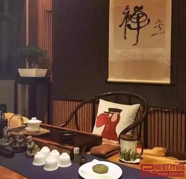 太极禅苑里有不少红木家具