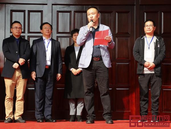 恒达木业20周年感恩庆典剪彩仪式上,恒达木业董事长陈国良致欢迎辞 恒达木业20周年感恩庆典剪彩仪式上,恒达木业董事长陈国良致欢迎辞