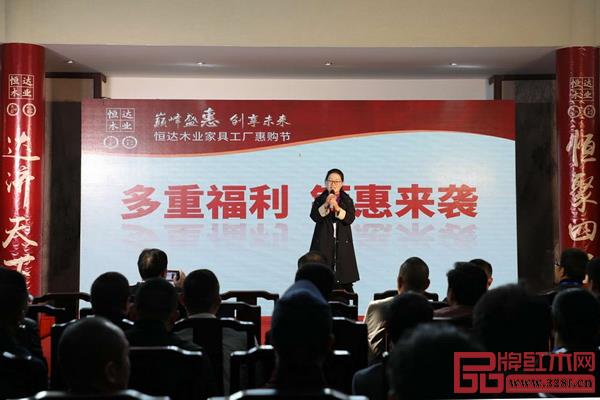 恒达木业销售经理金兰现场发布优惠订货政策 恒达木业销售经理金兰现场发布优惠订货政策
