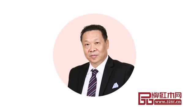 中国传统工艺大师、中山市红宝轩红木家具有限公司董事长曹兆庭