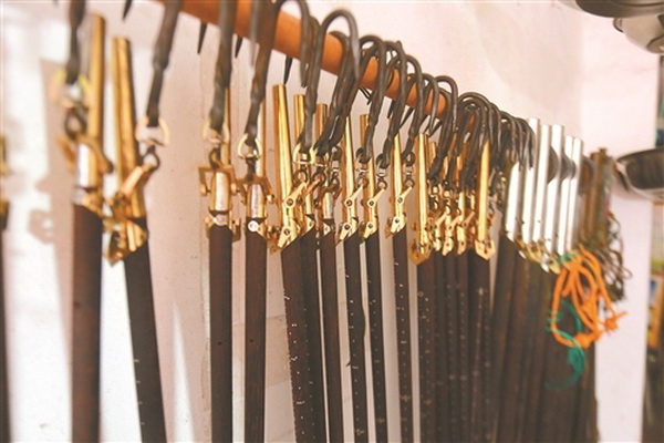 河北现近3米红木古秤 “权衡”之间体现中国设计观