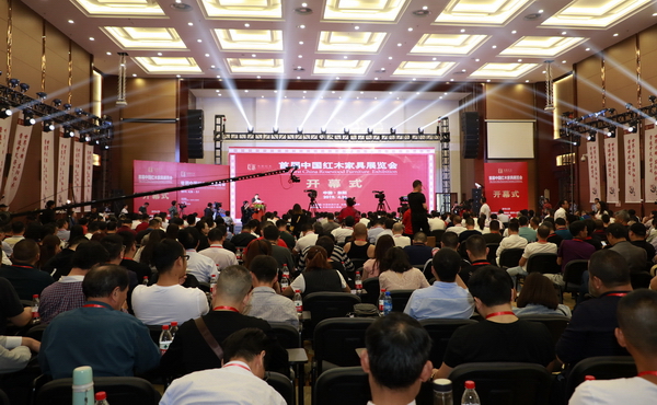 首届中国红木家具展览会东阳启幕