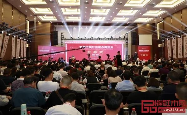 “首届中国红木家具展览会”于4月26日-5月1日在东阳中国木雕城举行