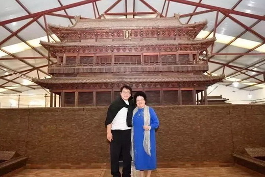 一周红木天下事：成龙探访中国女首富陈丽华紫檀工厂 | 第80期